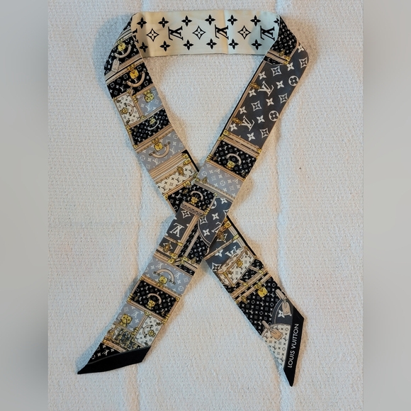 Louis Vuitton Accessories - Auth💞 Louis Vuitton Silk Monogram Lets Go BB Bandeau Scarf